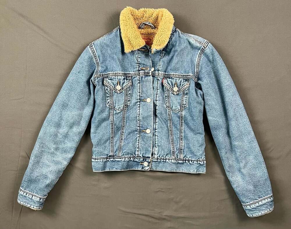 Levi Strauss & Co. Vintage Sherpa Lined Denim Trucker Jacket Size Medium